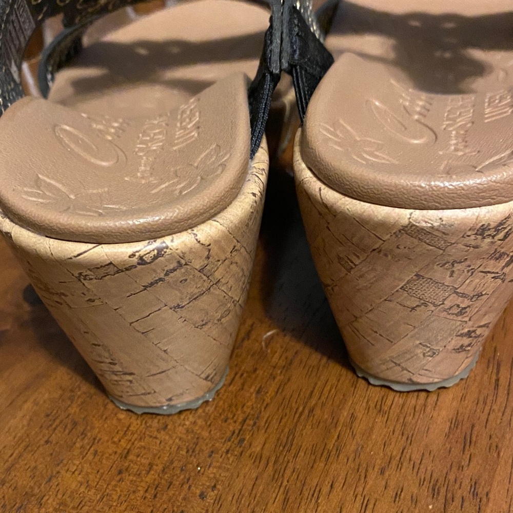 Skechers Women's Black Floral Sandals - Picture 4 of 7